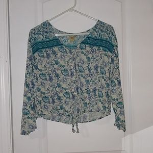 Long sleeved cropped shirt